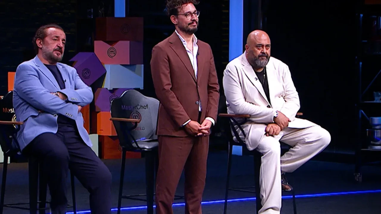 MasterChef Betül stüdyoya öyle bir halde geldi ki Mehmet Şef’ten fırçayı yedi! ‘Bir daha böyle gelmeyeceksin'