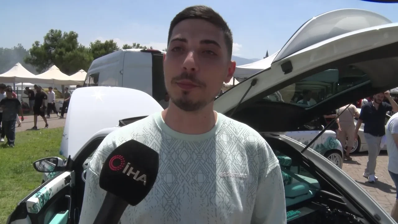 Modifiyede sınır tanımadı: 300 bin liralık aracın bagajını su kaplumbağalarına yuva yaptı
