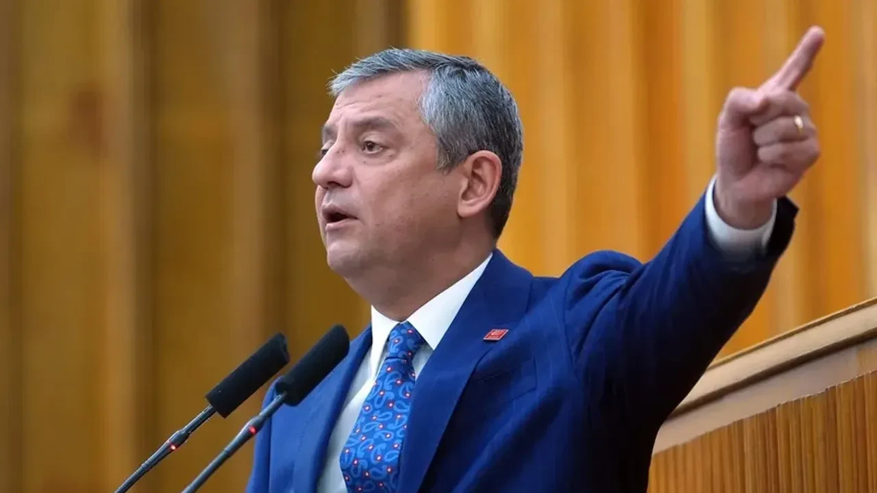 Özgür Özel ve 90 vekil CHP'den istifa etti! Yeni partinin adı ve logosu belli oldu