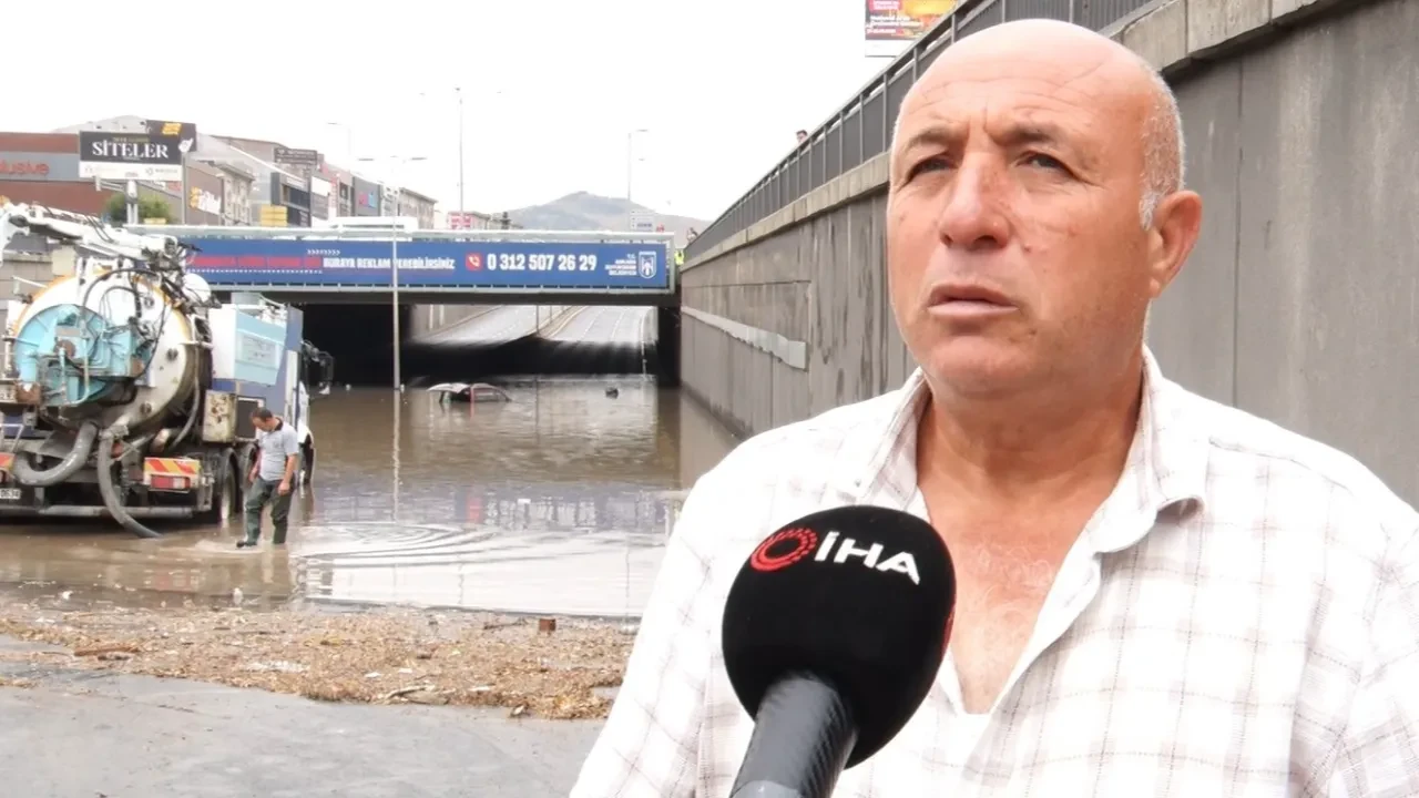 Ankara'da aracını sel sularına kaptıran adam gözyaşlarına hakim olmadı