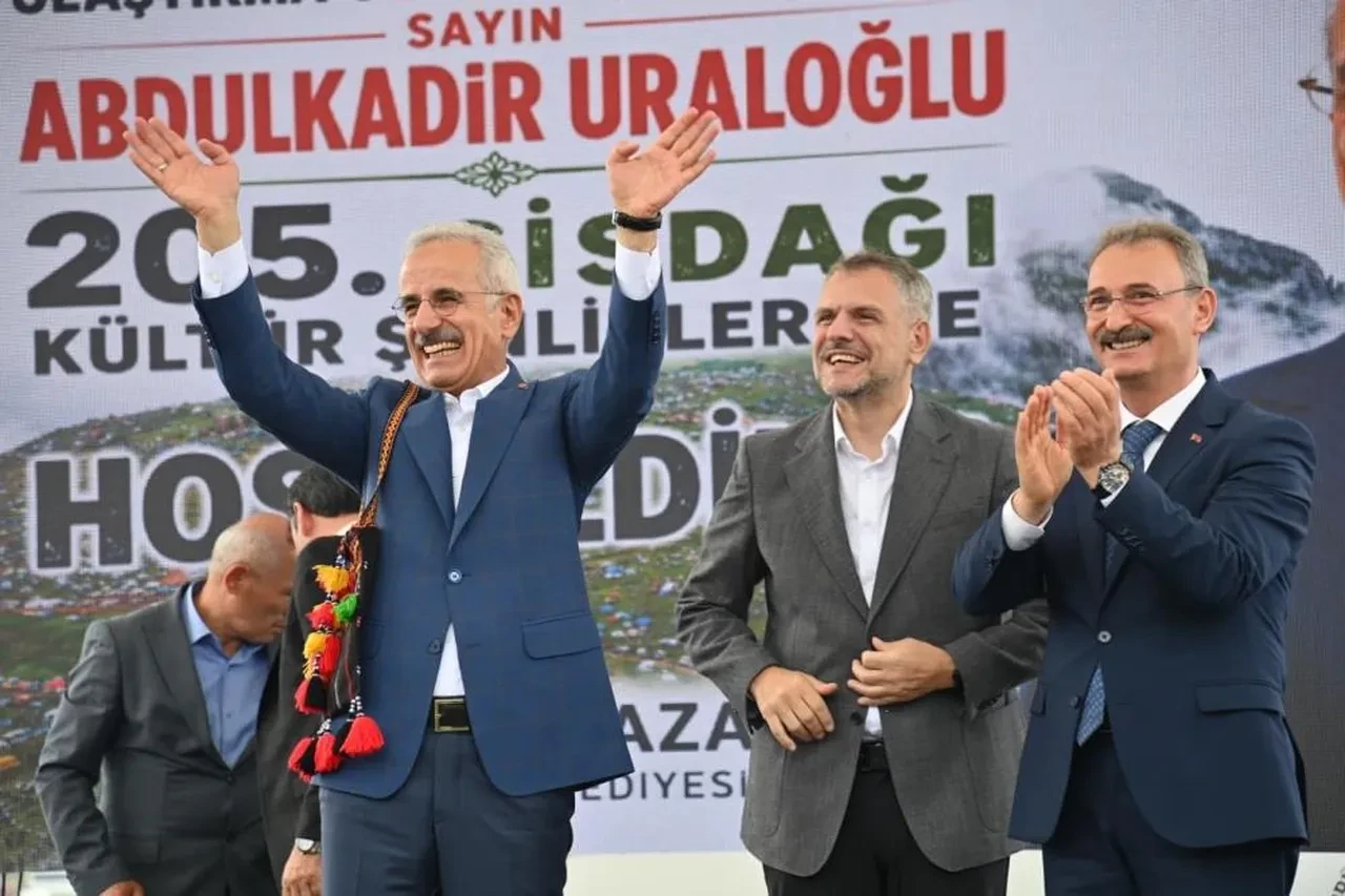 Bakan Uraloğlu'ndan Sis Dağı'nda birlik ve beraberlik mesajı