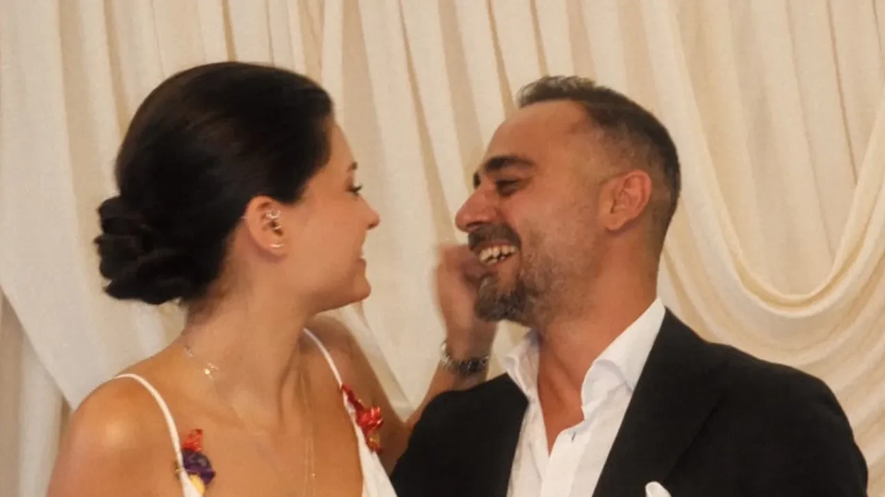 Çirkin'in Ferhat'ı Olgun Toker, sevgilisi Yağmur Karakılınç’la nişanlandı! Paylaşımlarına sosyal medyadan beğeni yağdı