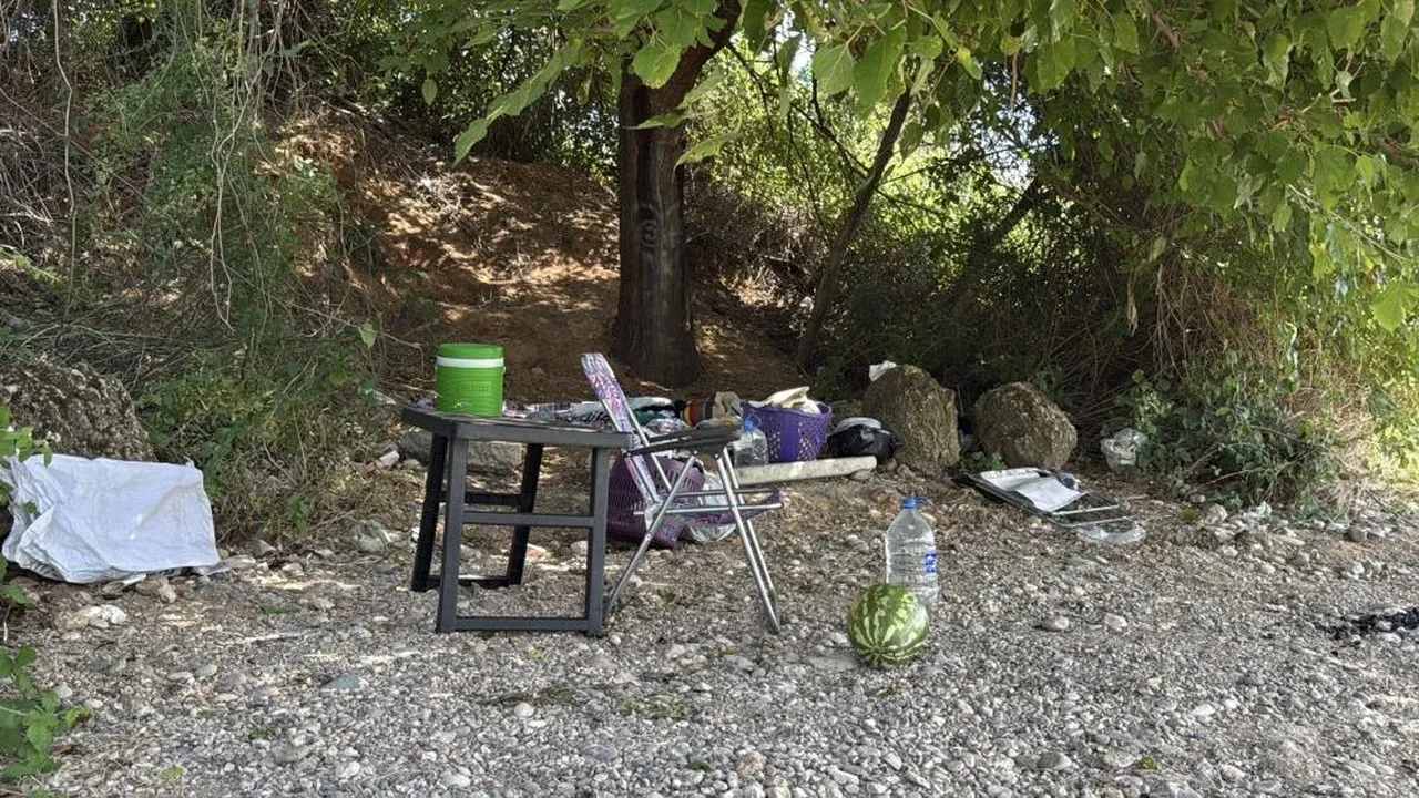 Çocuğunun terliğini almak için suya girdi, boğulup hayatını kaybetti