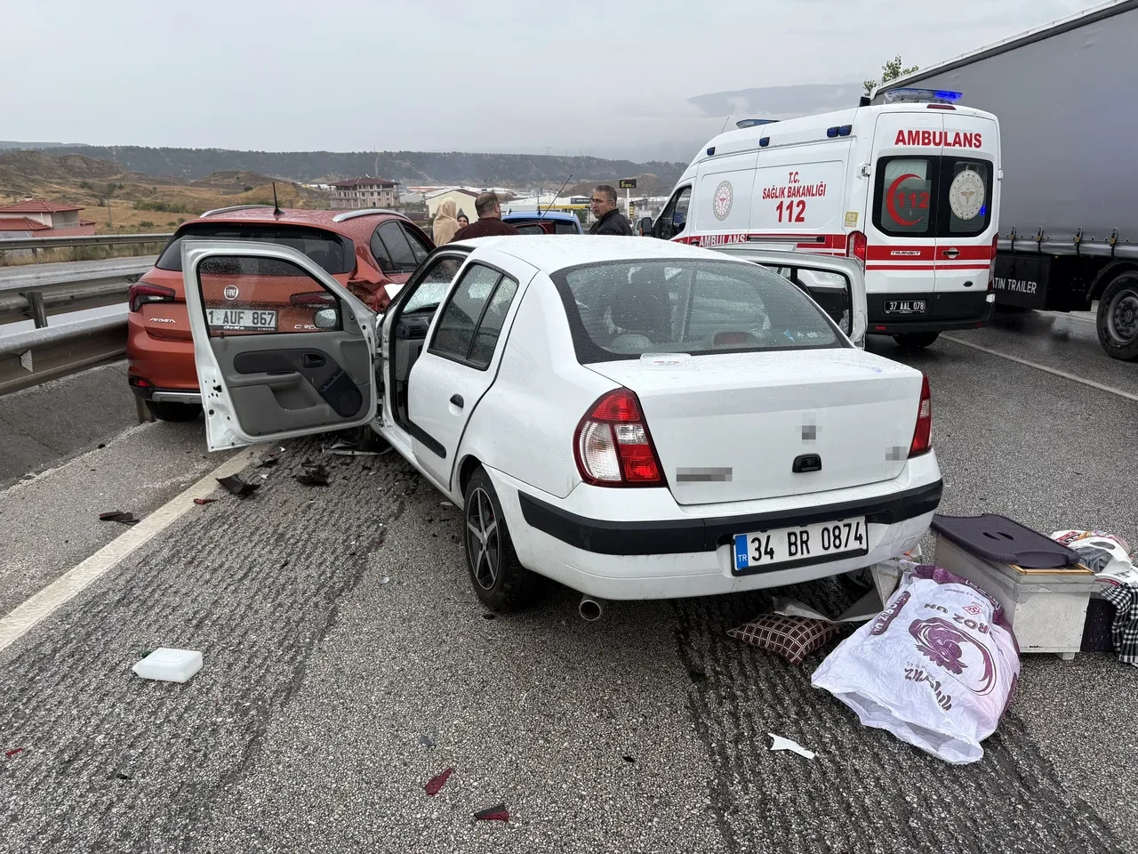 D100'de 3 ayrı zincirleme trafik kazası! Ölü ve yaralılar var