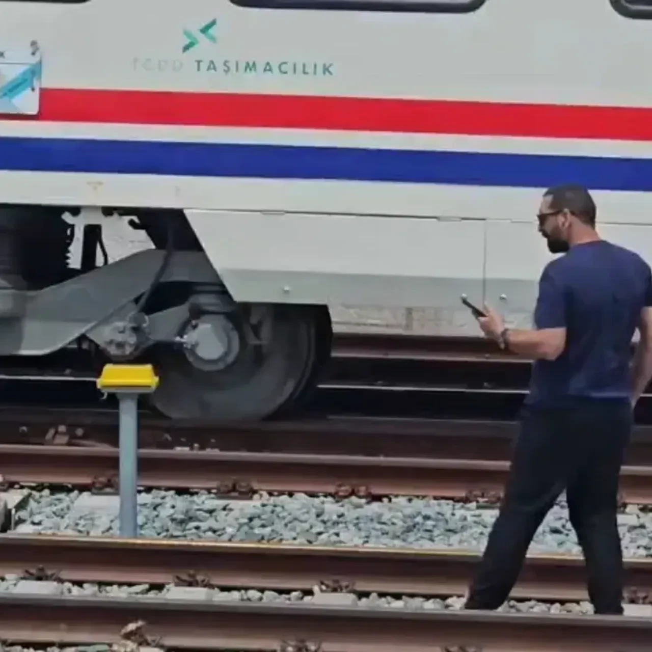 Edirne-İstanbul treninde korkutan kaza: Vagon raydan çıktı