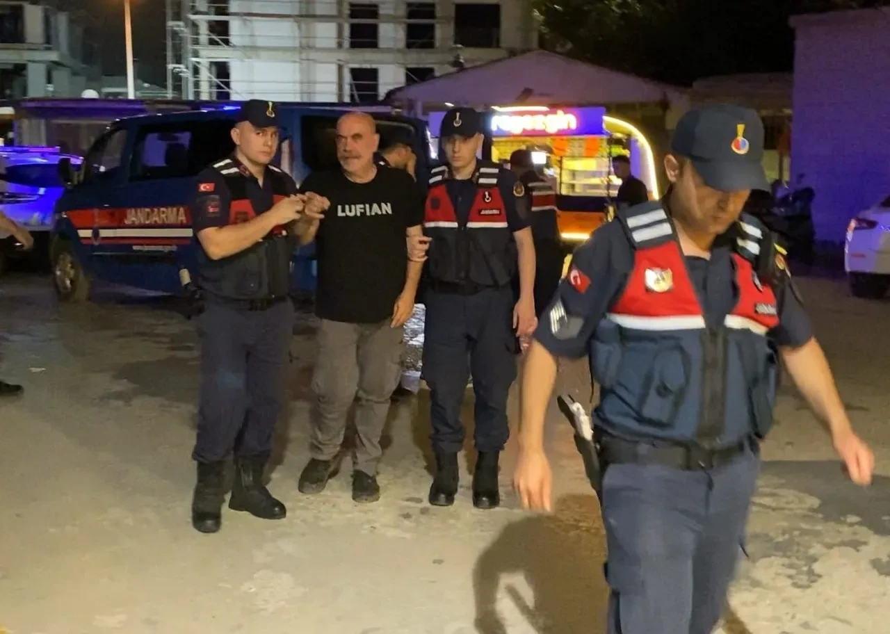 Ezel Akay sessizliğini bozdu: Evinden çıkanlar şoke etmişti