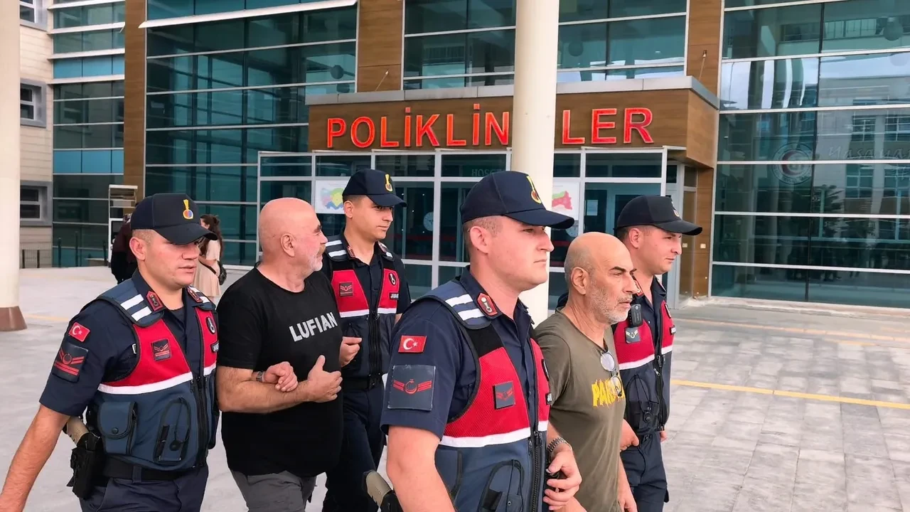 Ezel Akay sessizliğini bozdu: Evinden çıkanlar şoke etmişti