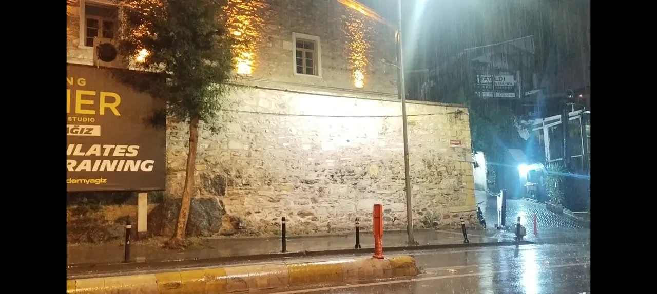 İstanbul'da gece yarısı yağış başladı: Günlerdir uyarı yapılıyordu