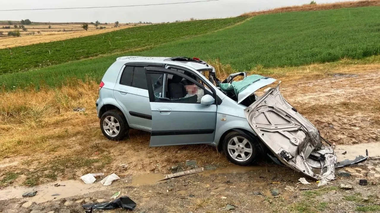 Kastamonu'da otomobille çarpışan kamyonet karşı şeride geçti! 3 aracın karıştığı kazada 1 ölü, 5 yaralı