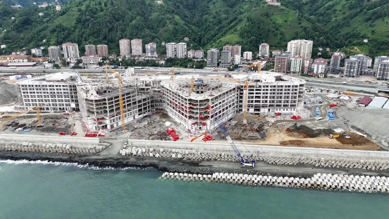 Sağlık Bakanı Kemal Memişoğlu Rize Şehir Hastanesi'nin hizmete gireceği tarihi açıkladı