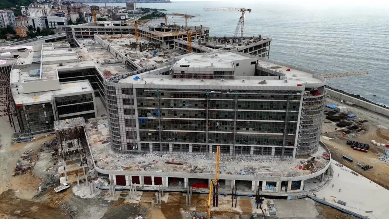 Sağlık Bakanı Kemal Memişoğlu Rize Şehir Hastanesi'nin hizmete gireceği tarihi açıkladı
