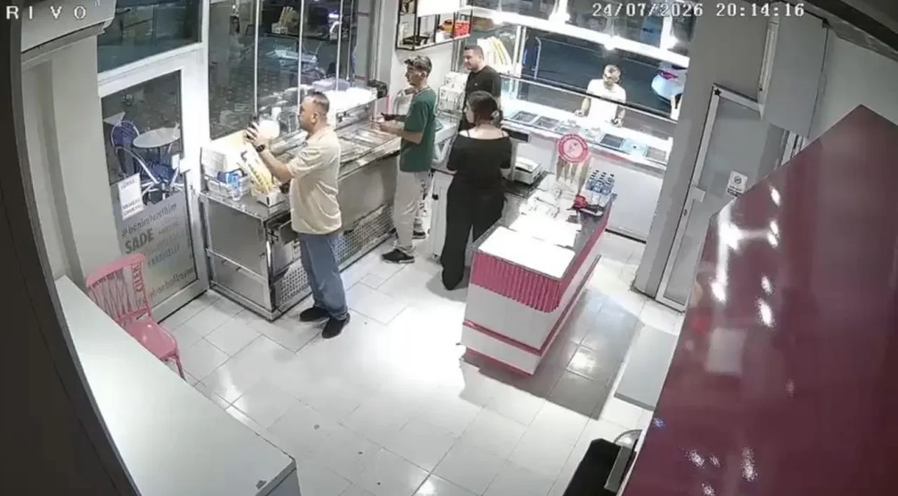 Telefondaki kişiye el sallayıp ateş açtı! Adana'da dondurmacıya silahlı saldırı: 1 ölü, 1 yaralı