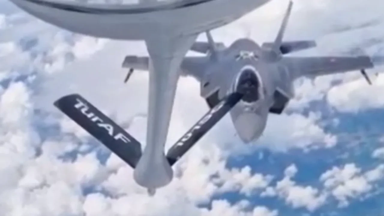 Türk uçağından F-35’e havada yakıt ikmali! 'Göklerdeki gücümüz NATO semalarında'