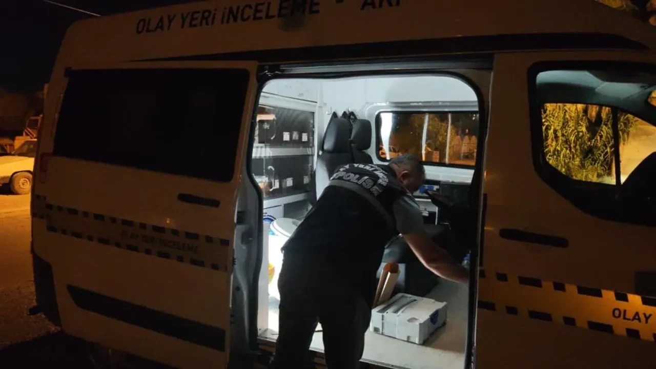 Antalya'da gece saatlerinde dehşet! Peş peşe tetiğe bastı