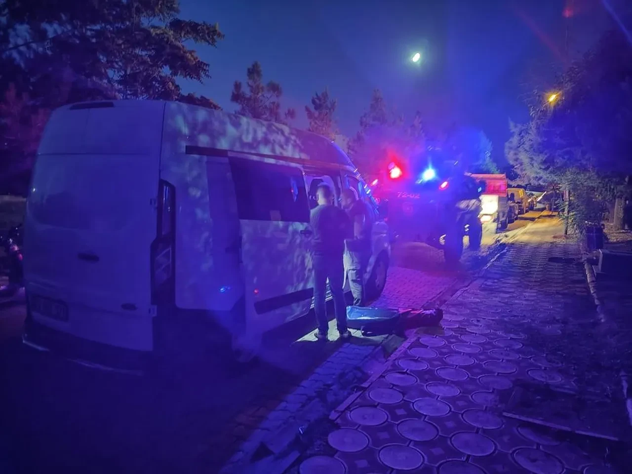 Batman'da mezarlıkta silahlı saldırı: AK Partili yönetici Mehmet Direk, oğlu ve yeğeniyle birlikte hayatını kaybetti