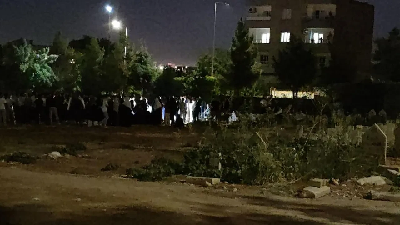 Batman'da mezarlıkta silahlı saldırı: AK Partili yönetici Mehmet Direk, oğlu ve yeğeniyle birlikte hayatını kaybetti