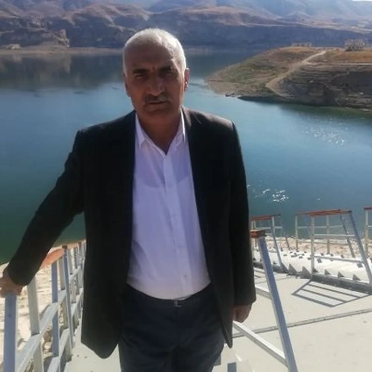 Batman'da mezarlıkta silahlı saldırı: AK Partili yönetici Mehmet Direk, oğlu ve yeğeniyle birlikte hayatını kaybetti