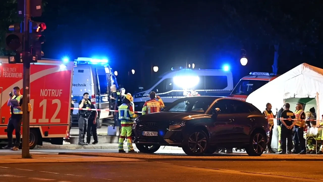 Berlin'de araç kalabalığa daldı: Ölü ve yaralılar var
