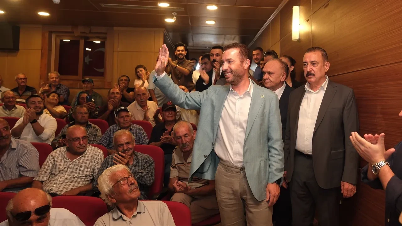Eski Ceyhan Belediye Başkanı Kadir Aydar CHP'den istifa ederek Yeni Partiye geçti