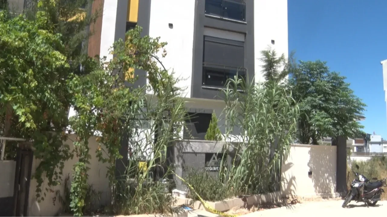 Eski erkek arkadaşı yanında silahla geldi: Genç kadını sonra kendini vurdu