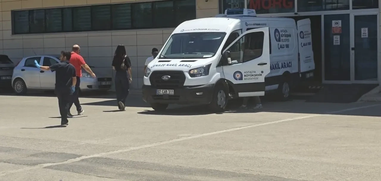 Eski erkek arkadaşı yanında silahla geldi: Genç kadını sonra kendini vurdu