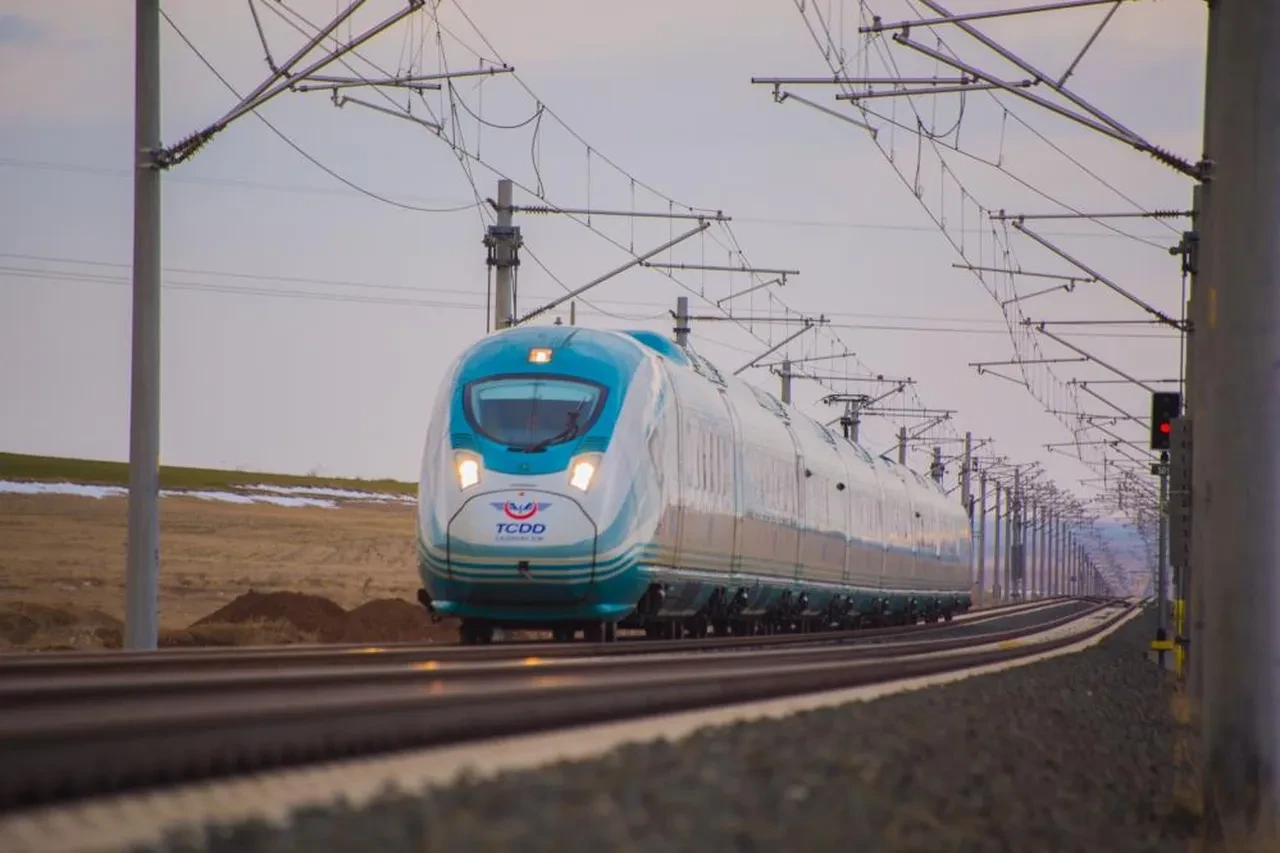 Eskişehir-İstanbul YHT hattı 12 yıldır hizmette! Bakan Uraloğlu paylaştı: Hızlı tren ağının omurgası haline geldi