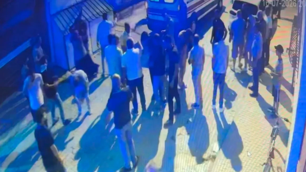 Eskişehir'de meydan muharebesini aratmayan dehşet kamerada: 2'si polis 8 yaralı