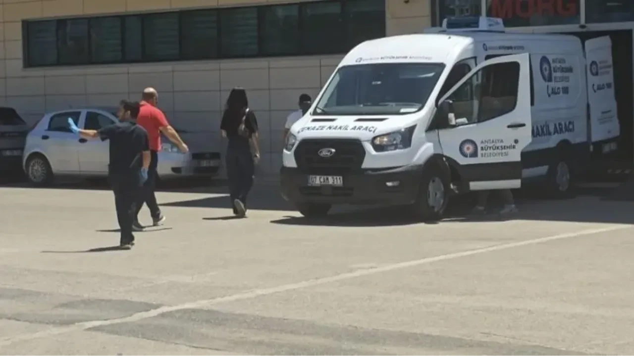 Genç kadını tabancayla vurarak öldürüp, ardından intihar etti