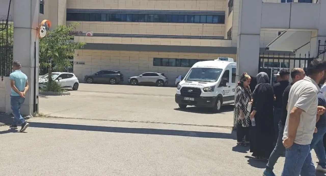 Genç kadını tabancayla vurarak öldürüp, ardından intihar etti