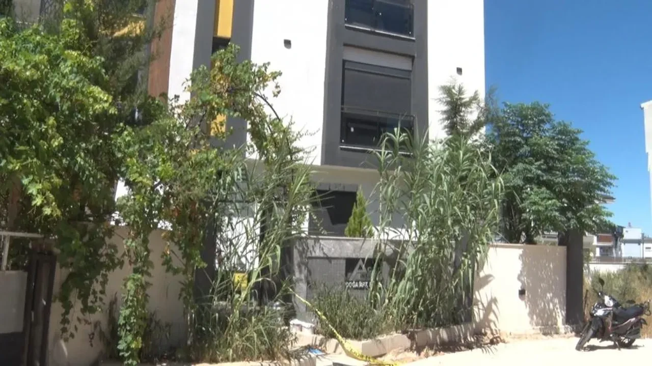 Genç kadını tabancayla vurarak öldürüp, ardından intihar etti