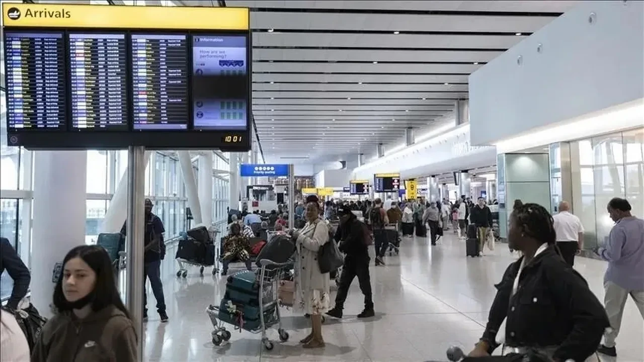 Londra'da Gatwick Havalimanı'nı susuzluk vurdu! Tuvaletler çalışmadı, restoranlar kapandı