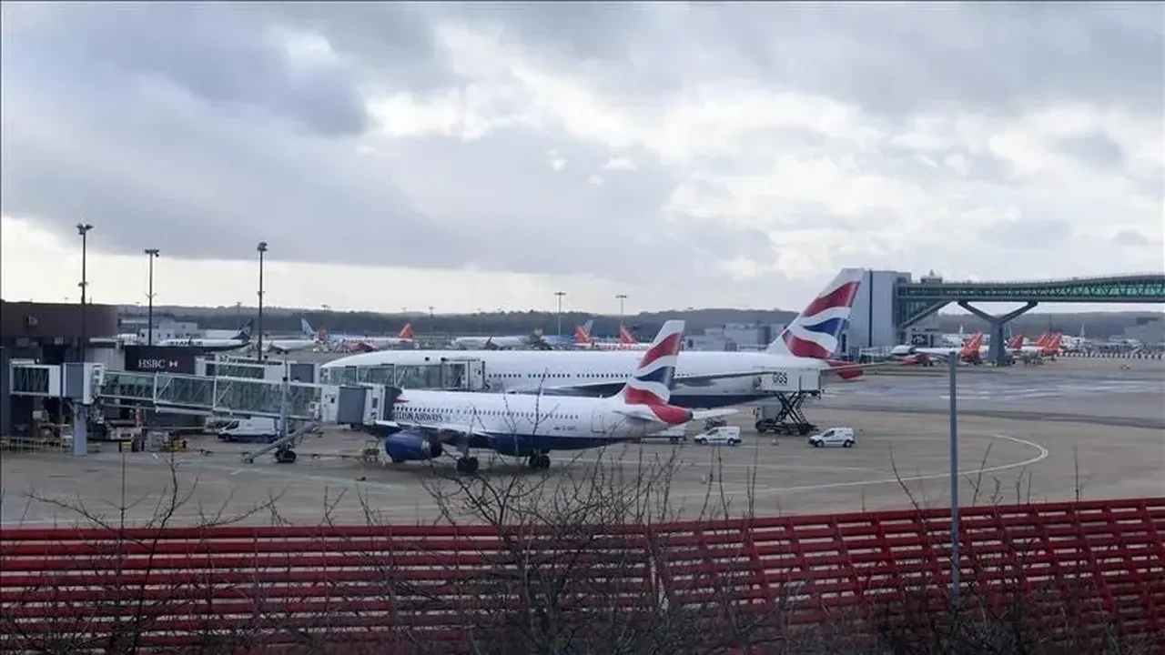 Londra'da Gatwick Havalimanı'nı susuzluk vurdu! Tuvaletler çalışmadı, restoranlar kapandı
