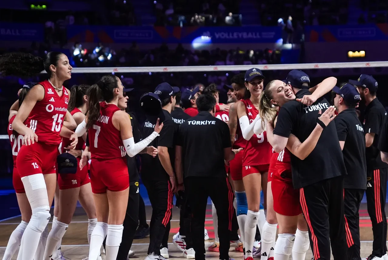 Milletler Ligi'nde şampiyon Filenin Sultanları! Brezilya'yı 3-1'lik skorla devirdiler