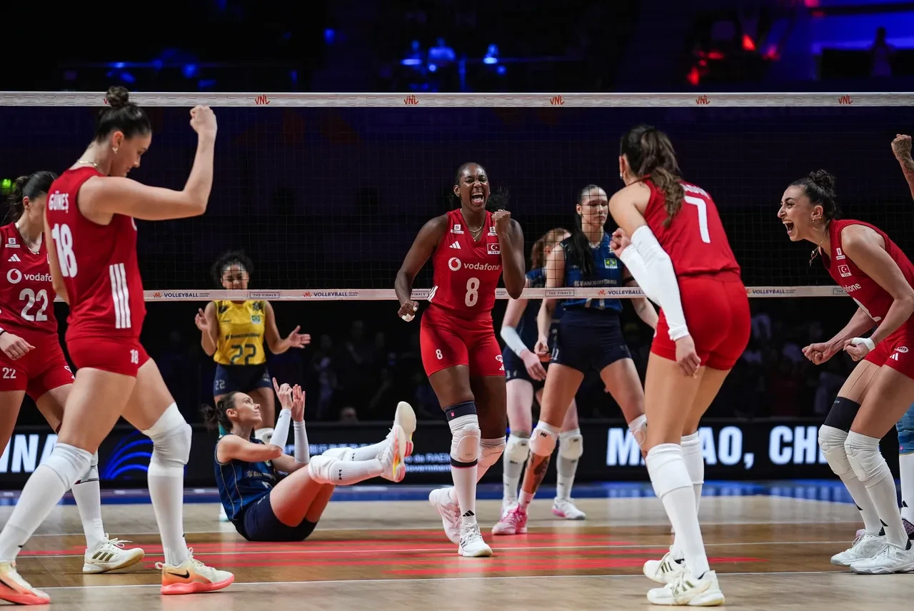Milletler Ligi'nde şampiyon Filenin Sultanları! Brezilya'yı 3-1'lik skorla devirdiler
