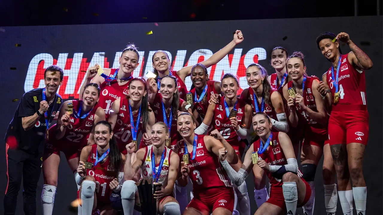 Milletler Ligi'nde şampiyon Filenin Sultanları! Brezilya'yı 3-1'lik skorla devirdiler