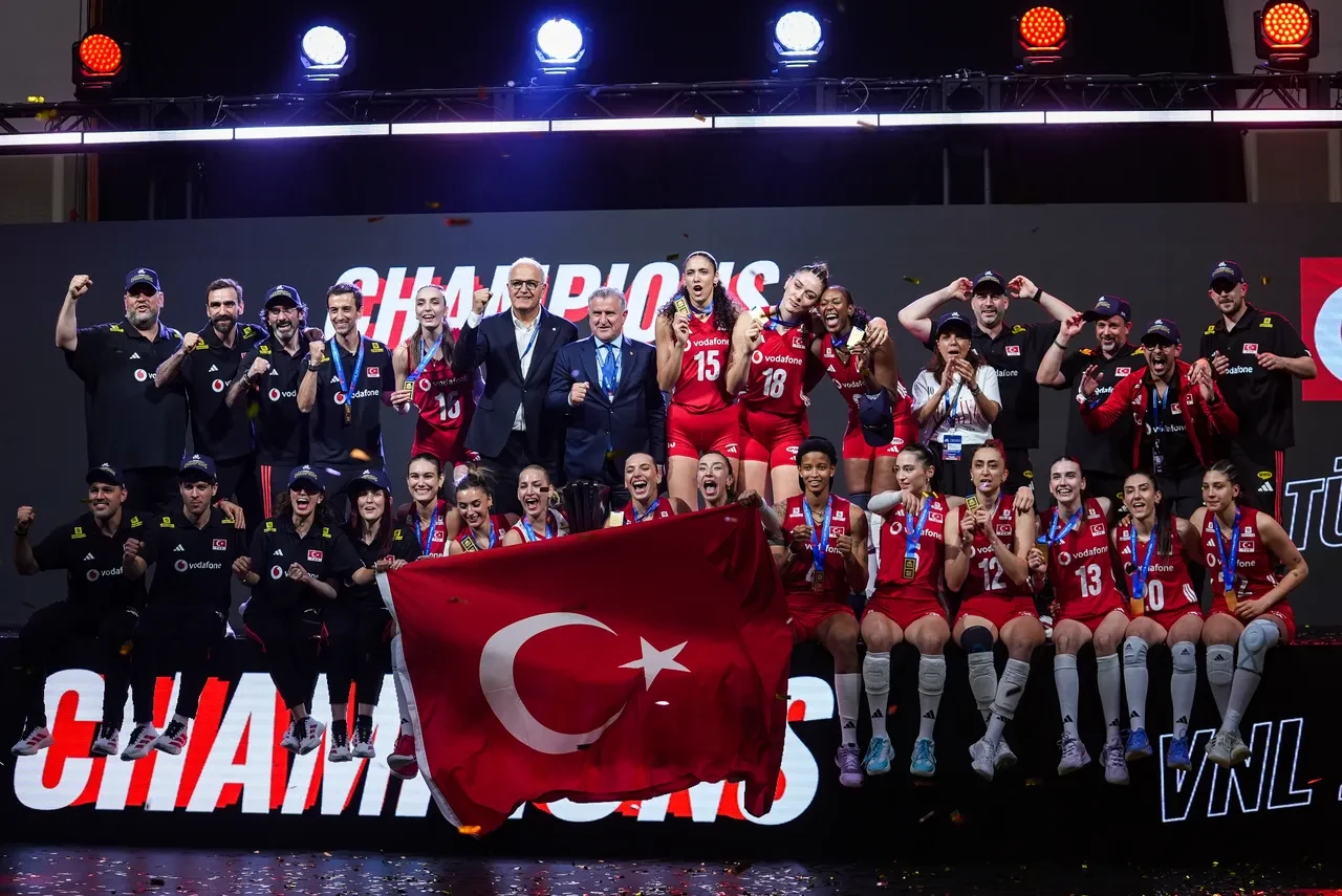 Milletler Ligi'nde şampiyon Filenin Sultanları! Brezilya'yı 3-1'lik skorla devirdiler