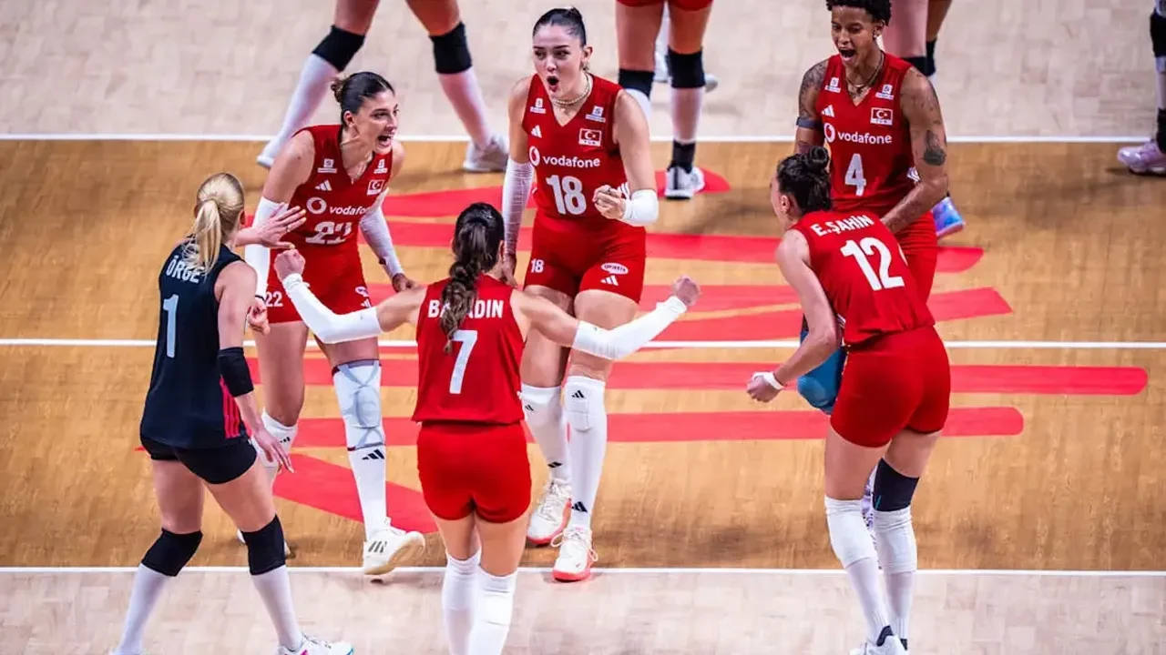 Türkiye - Brezilya maçı canlı! Filenin Sultanları şampiyonluk için sahada 