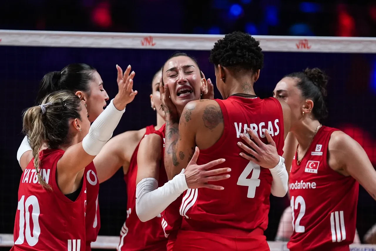 Milletler Ligi'nde şampiyon Filenin Sultanları! Brezilya'yı 3-1'lik skorla devirdiler