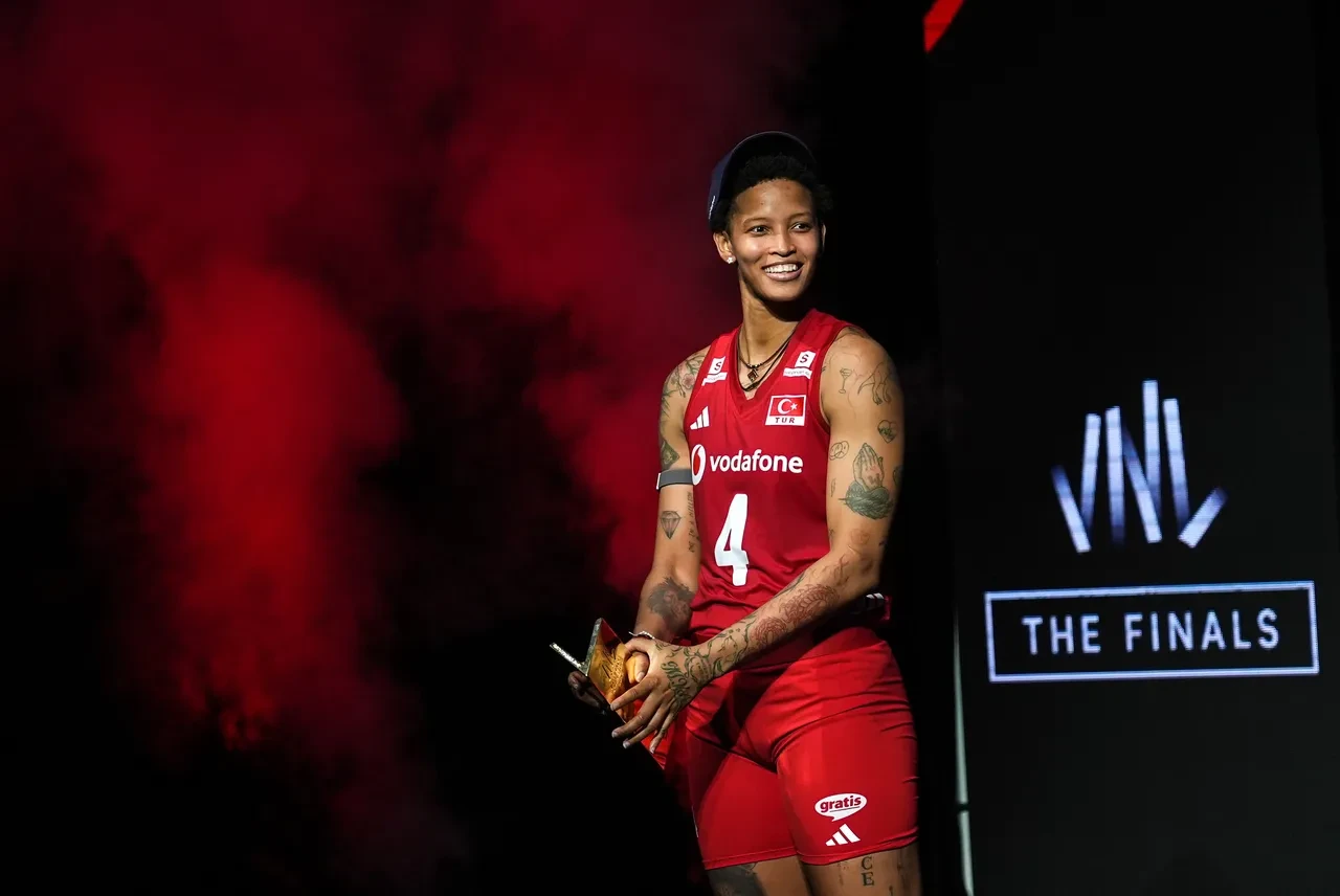 2026 FIVB Milletler Ligi şampiyonu Filenin Sultanları yurda döndü