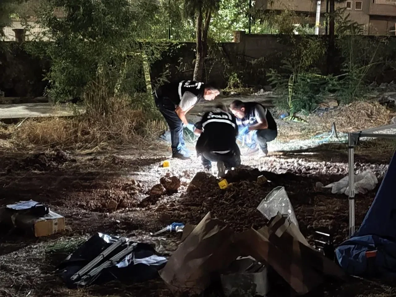 Batman'da mezarlıkta silahlı saldırı: AK Partili yönetici Mehmet Direk, oğlu ve yeğeniyle birlikte hayatını kaybetti
