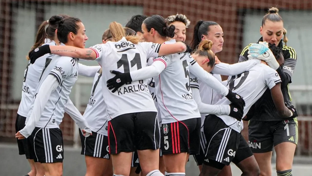 Beşiktaş'tan 4 transfer birden! Siyah-beyazlılar bombaları patlattı