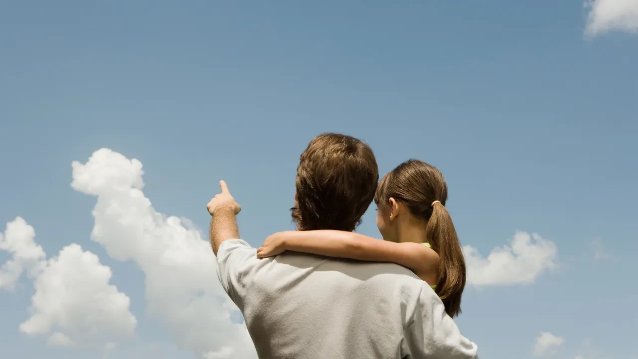 Çocuklar en çok kimi taklit eder? Anneyi mi babayı mı?
