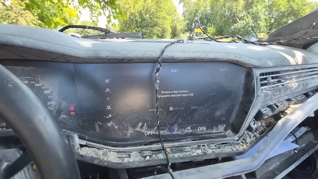 Füze patlamasından çıkan Volkswagen arabanın son hali şaşırttı!