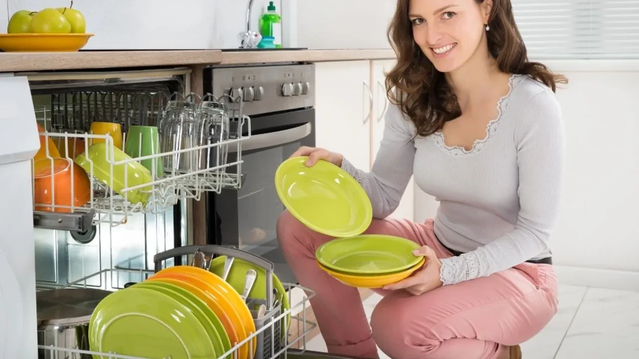 Yemek tabaklarını bulaşık makinesine böyle yerleştirmeyin! Meğer yıllardır yanlış yapıyormuşuz