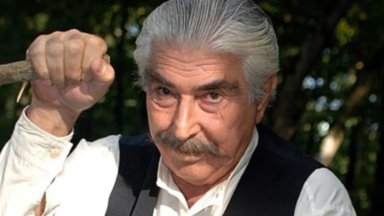 Yolunu şaşıran Erdal Özyağcılar’a vatandaştan ezber bozan hediye! Hiç beklemiyordu, neye uğradığını şaşırdı! 