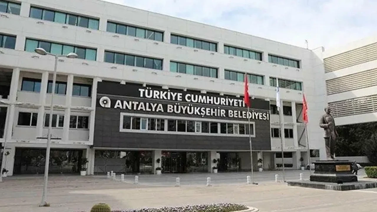 Antalya Büyükşehir Belediyesi soruşturmasında yeni gelişme! Otelde tatil yaparken gözaltına alındı