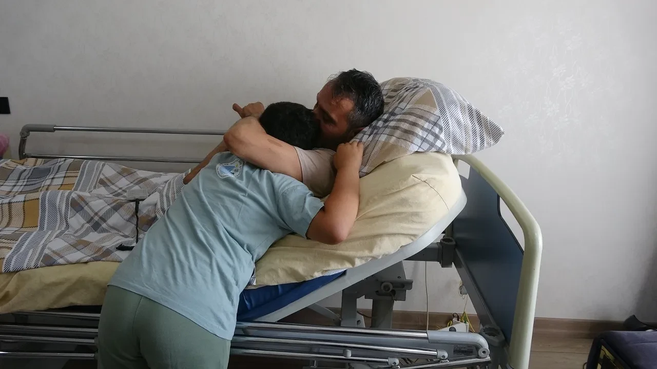 Boyun fıtığı ameliyatı hayatını kararttı: 2 çocuk babası felçli kaldı