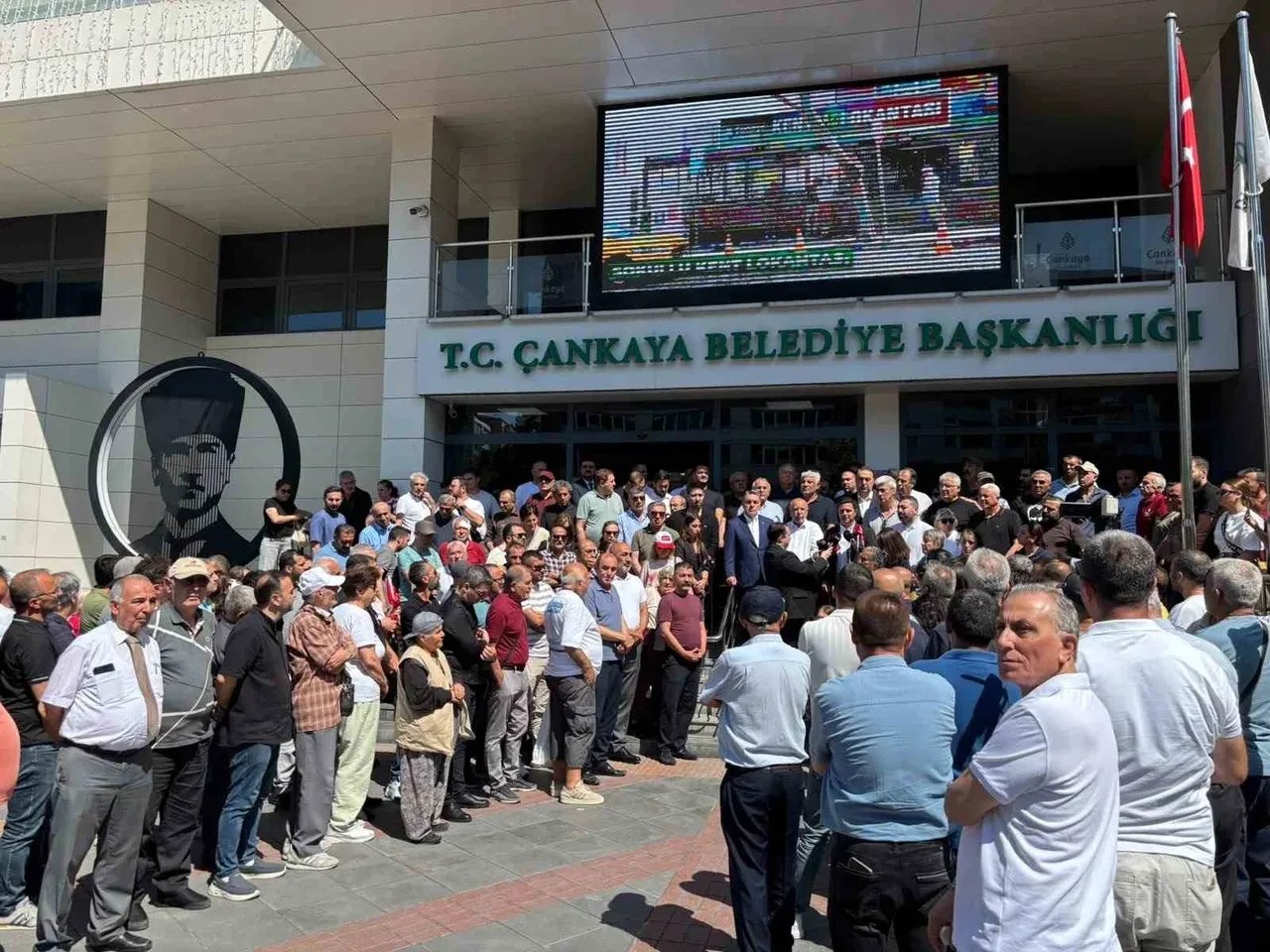 Çankaya Belediyesi yolsuzluk soruşturmasında Turgut Koç rüşveti itiraf etti: Paranın yarısı Veli Ağbaba'ya yarısı da Hüseyin Can Güner'e verildi