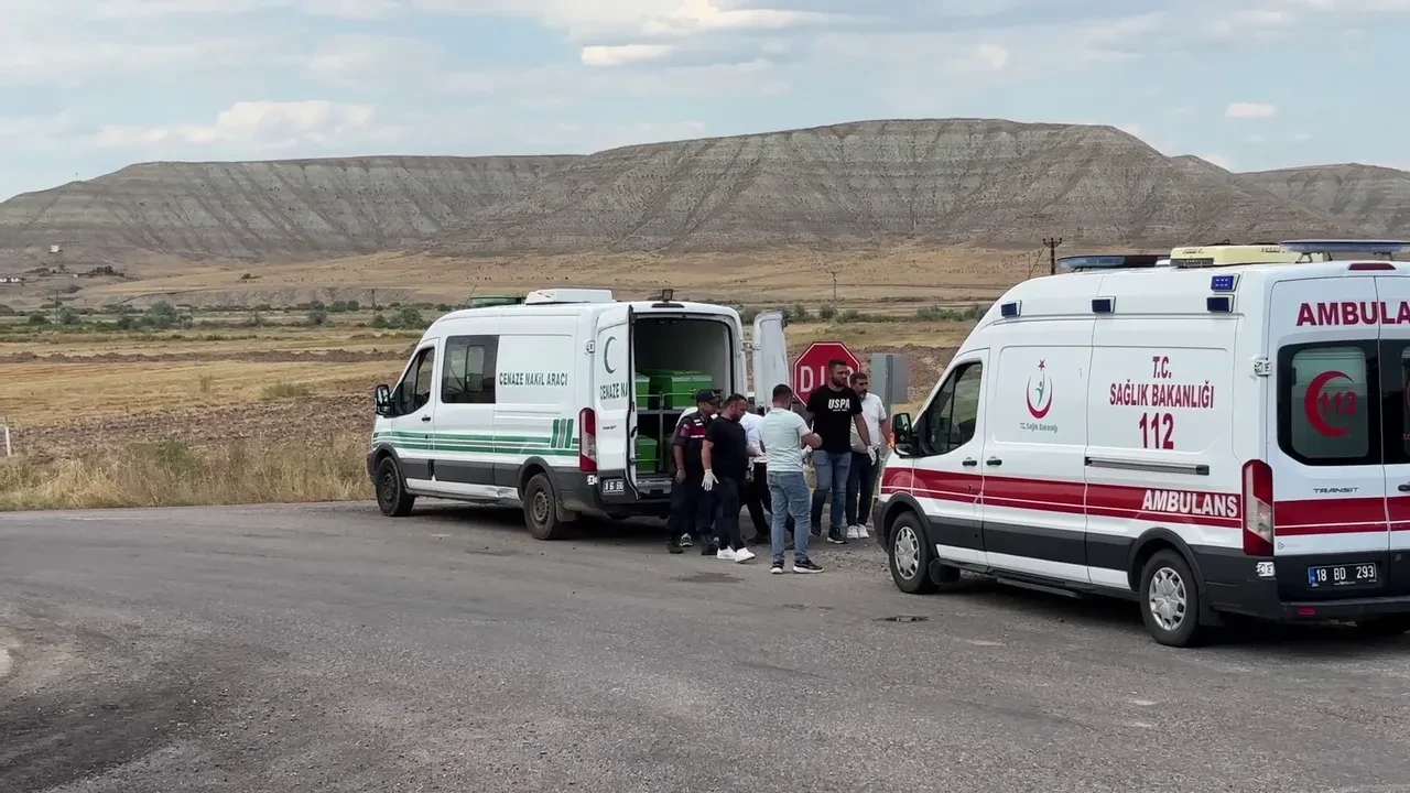 Çankırı'da otomobil ile tır çarpıştı: 3 ölü, 2 yaralı