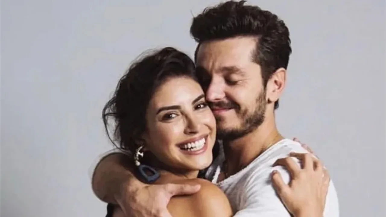 Deniz Baysal'ın paylaşımında dikkat çeken alyans detayı! Barış Yurtçu ile barıştılar mı?